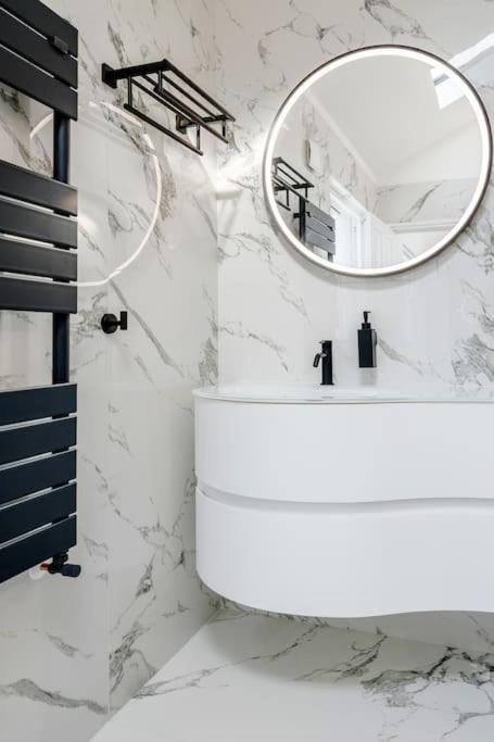 Villa House 10 Mins To Tower Bridge Hot Tub & Parking London Exterior foto